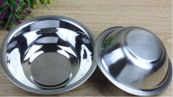 不銹鋼碗可以放微波爐加熱嗎？